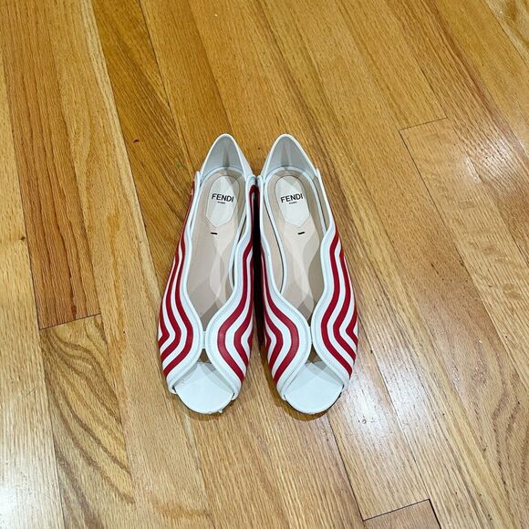 Fendi Peep Toe Summer Flats Womens Size 7.5 Red Leather Wave READ DESCRIPTION - Picture 14 of 15
